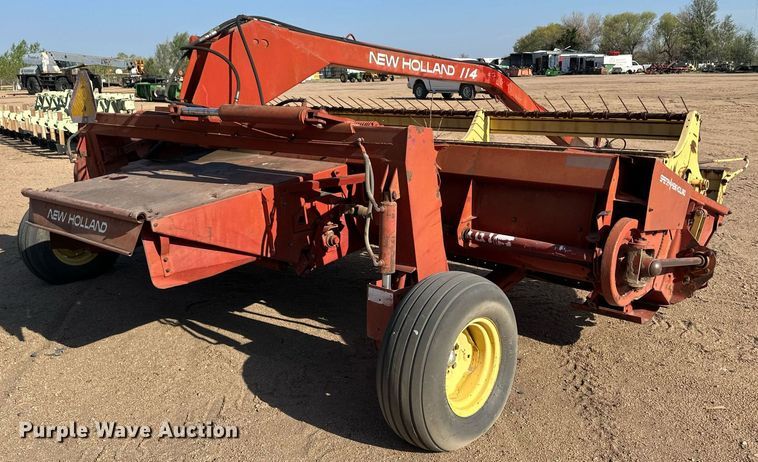 image for item JJ9952 New Holland 114  swather / windrower