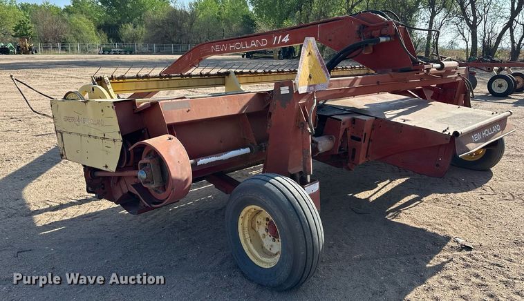 image for item JJ9952 New Holland 114  swather / windrower