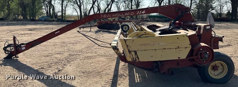 image for item JJ9952 New Holland 114  swather / windrower