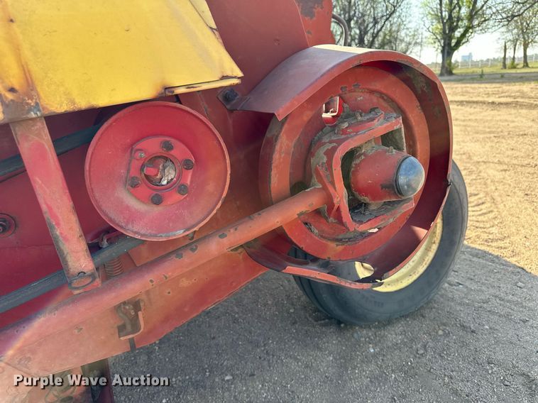 image for item JJ9952 New Holland 114  swather / windrower