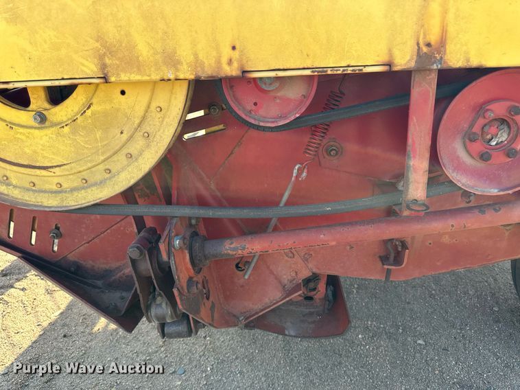 image for item JJ9952 New Holland 114  swather / windrower