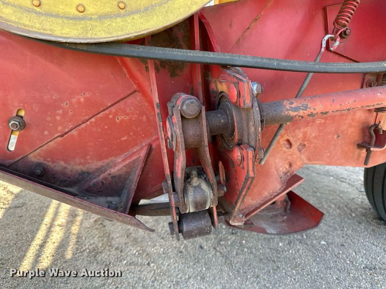 image for item JJ9952 New Holland 114  swather / windrower