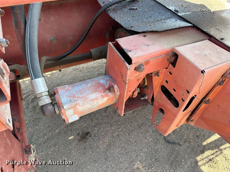 image for item JJ9952 New Holland 114  swather / windrower