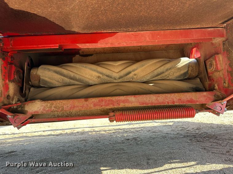 image for item JJ9952 New Holland 114  swather / windrower