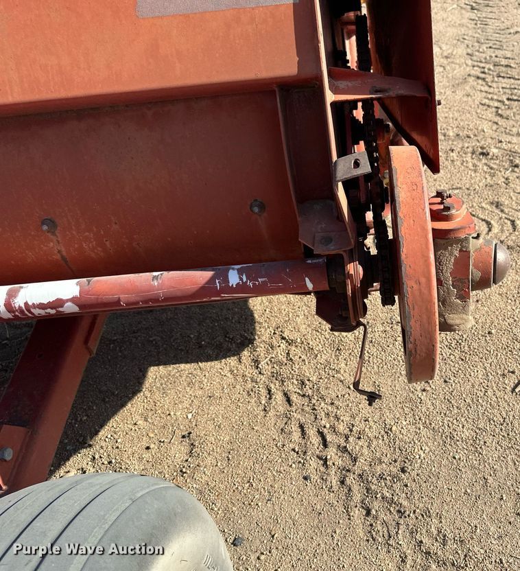 image for item JJ9952 New Holland 114  swather / windrower