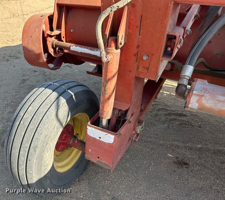 image for item JJ9952 New Holland 114  swather / windrower