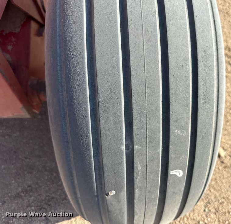 image for item JJ9952 New Holland 114  swather / windrower