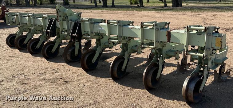 image for item JJ9953 Orthman 610-002  row crop cultivator