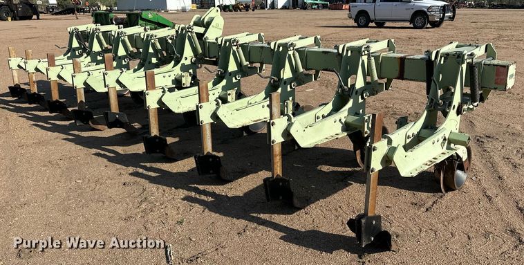 image for item JJ9953 Orthman 610-002  row crop cultivator