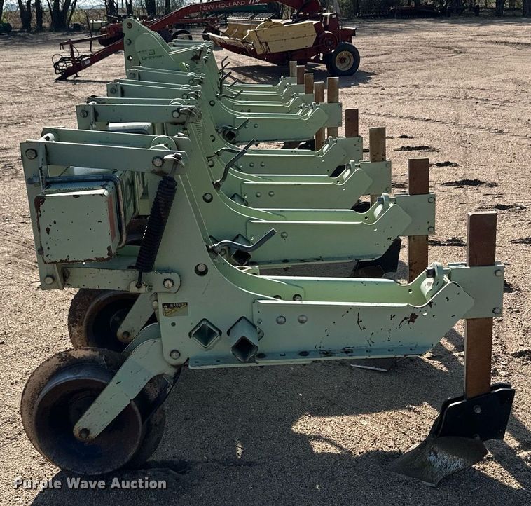 image for item JJ9953 Orthman 610-002  row crop cultivator