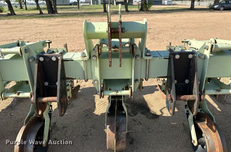 image for item JJ9953 Orthman 610-002  row crop cultivator