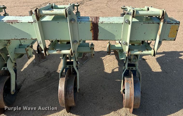 image for item JJ9953 Orthman 610-002  row crop cultivator