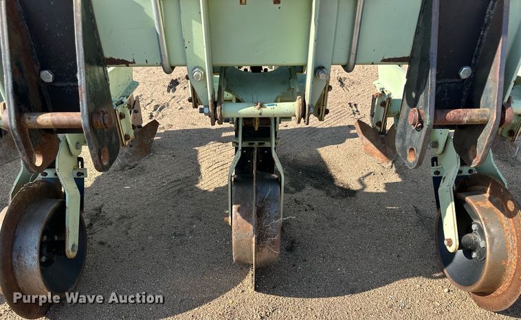 image for item JJ9953 Orthman 610-002  row crop cultivator