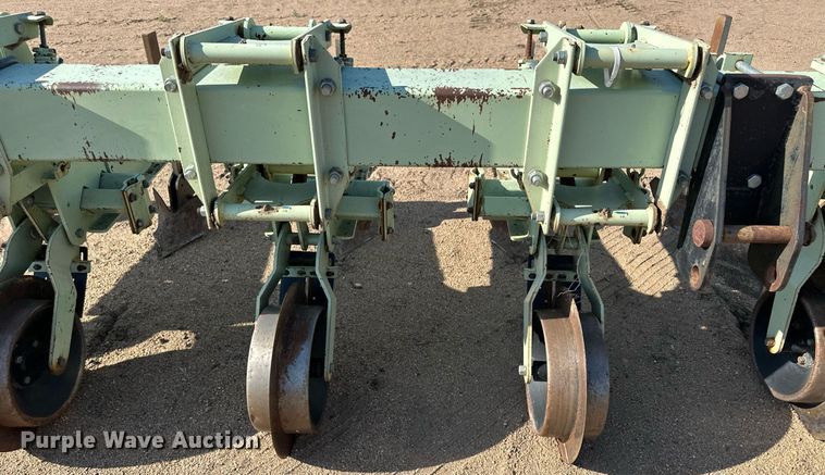 image for item JJ9953 Orthman 610-002  row crop cultivator