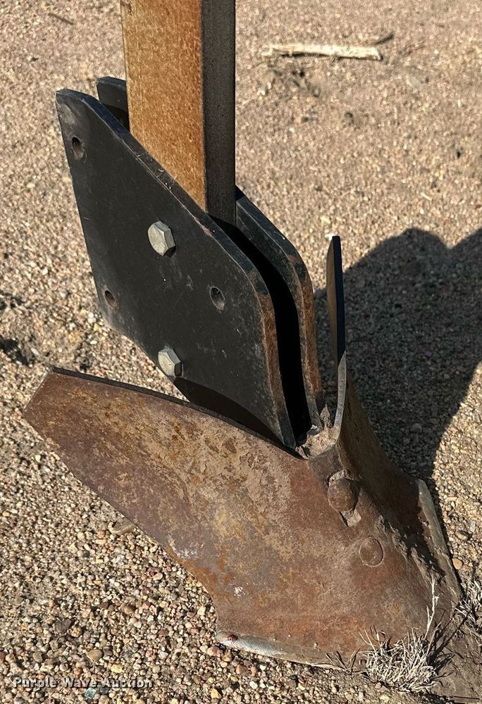 image for item JJ9953 Orthman 610-002  row crop cultivator