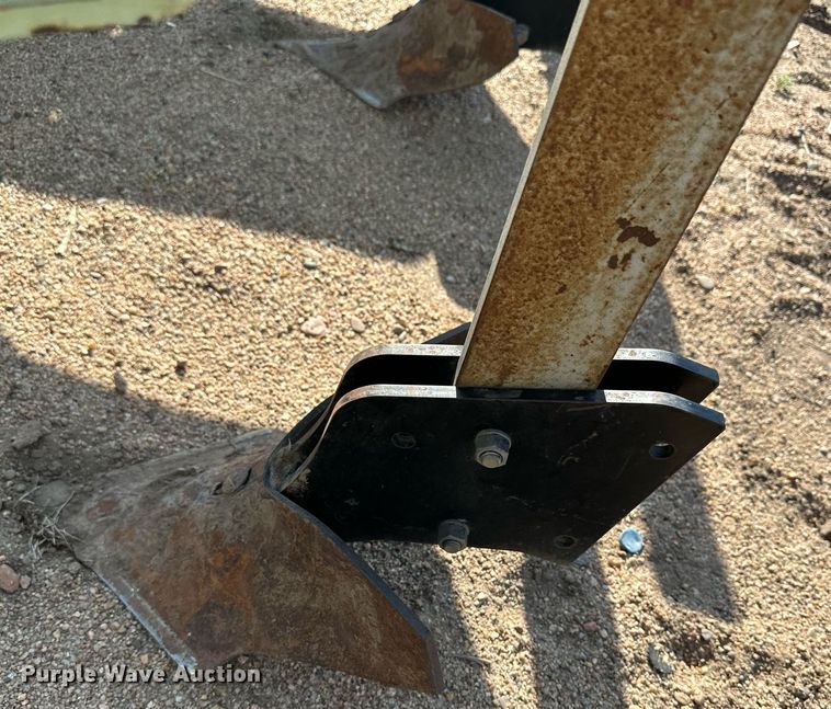 image for item JJ9953 Orthman 610-002  row crop cultivator