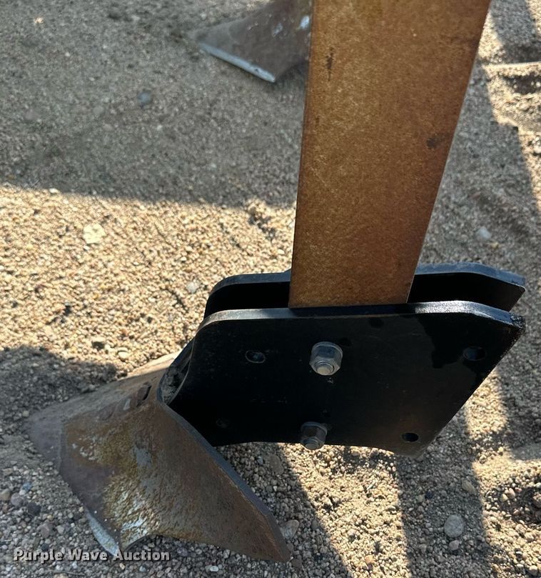 image for item JJ9953 Orthman 610-002  row crop cultivator