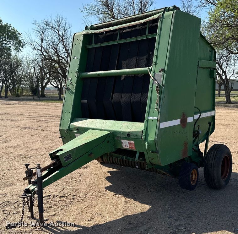 image for item JJ9954 1983 John Deere 530  round baler