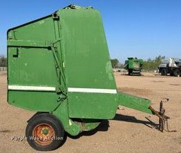 image for item JJ9954 1983 John Deere 530  round baler