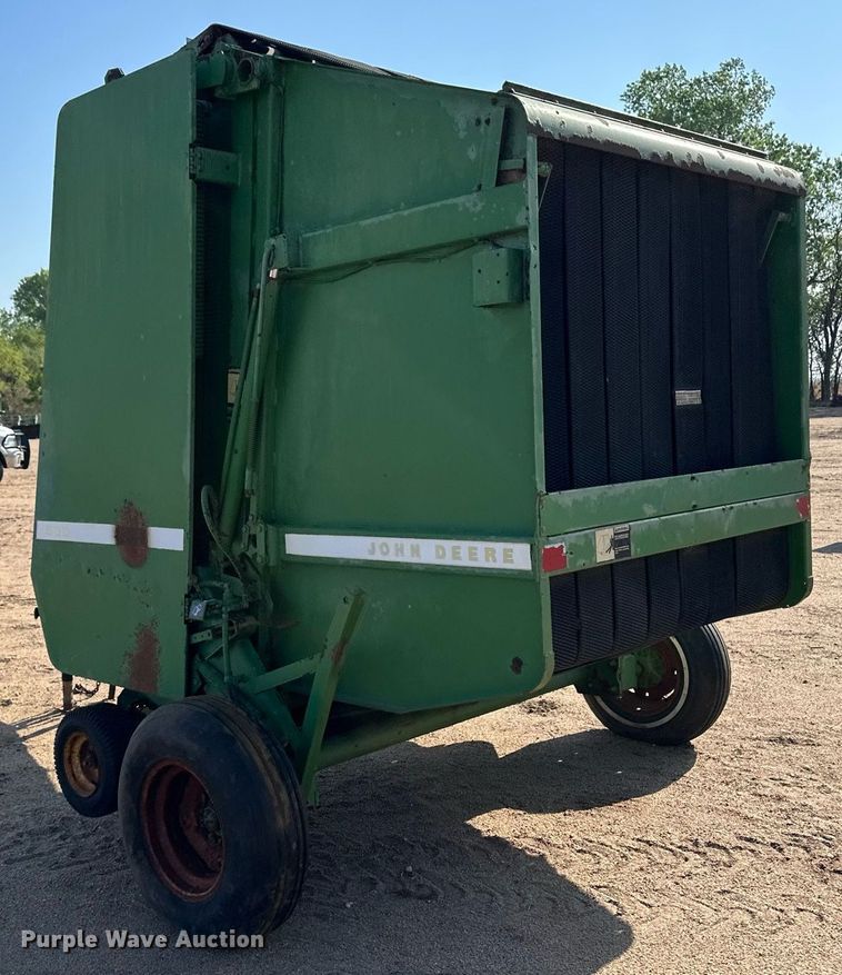 image for item JJ9954 1983 John Deere 530  round baler