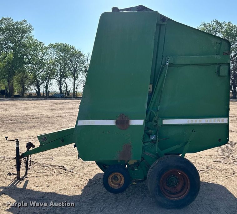 image for item JJ9954 1983 John Deere 530  round baler
