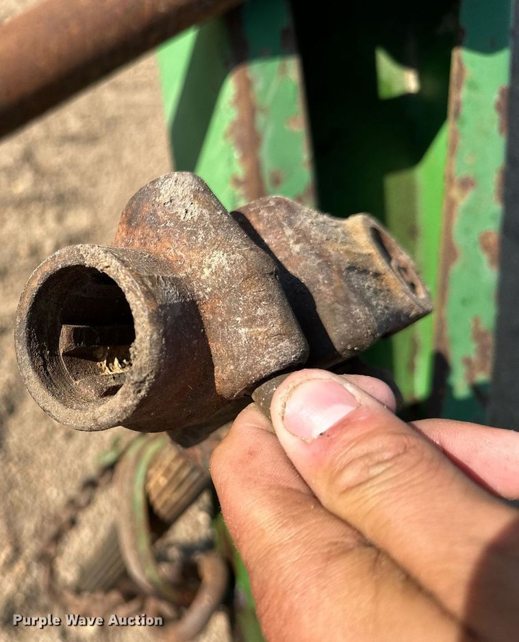 image for item JJ9954 1983 John Deere 530  round baler