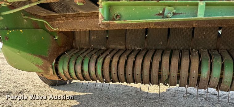 image for item JJ9954 1983 John Deere 530  round baler