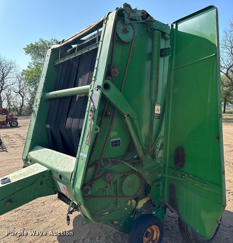 image for item JJ9954 1983 John Deere 530  round baler