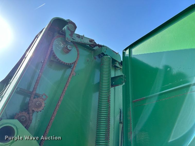 image for item JJ9954 1983 John Deere 530  round baler