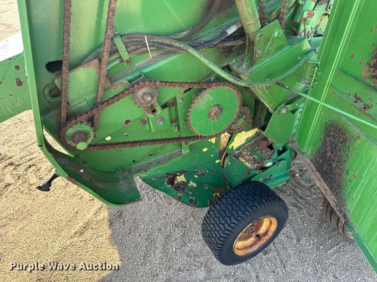 image for item JJ9954 1983 John Deere 530  round baler