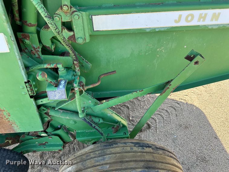 image for item JJ9954 1983 John Deere 530  round baler