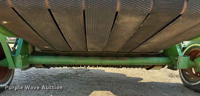 image for item JJ9954 1983 John Deere 530  round baler