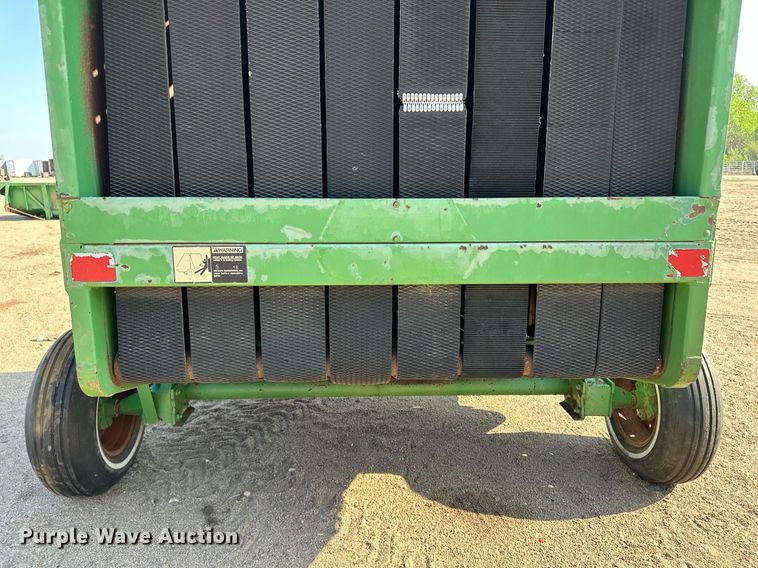 image for item JJ9954 1983 John Deere 530  round baler