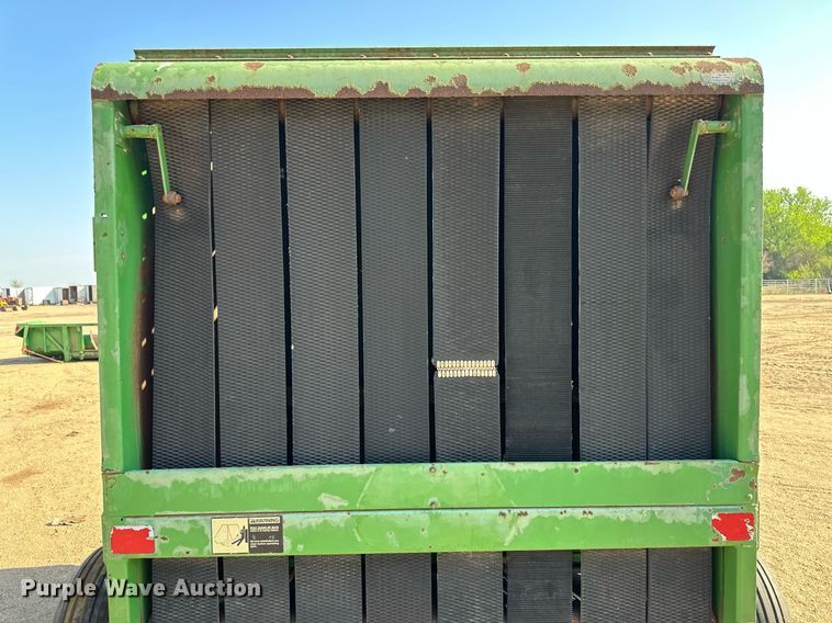 image for item JJ9954 1983 John Deere 530  round baler