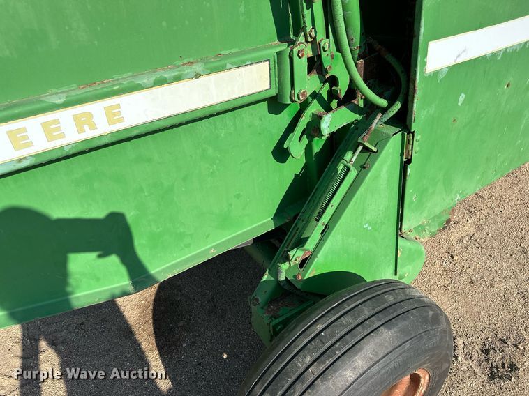 image for item JJ9954 1983 John Deere 530  round baler