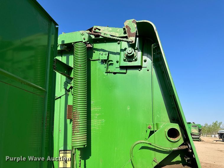 image for item JJ9954 1983 John Deere 530  round baler