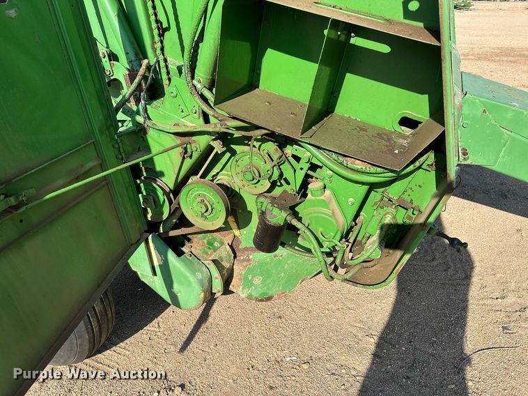 image for item JJ9954 1983 John Deere 530  round baler