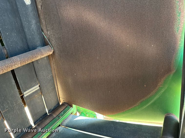 image for item JJ9954 1983 John Deere 530  round baler