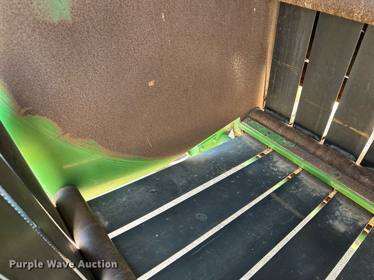 image for item JJ9954 1983 John Deere 530  round baler