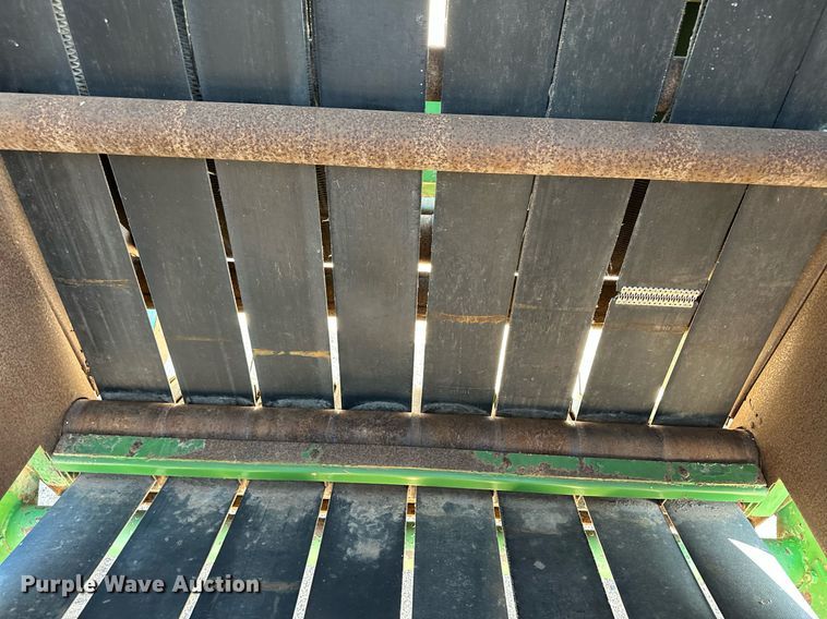 image for item JJ9954 1983 John Deere 530  round baler