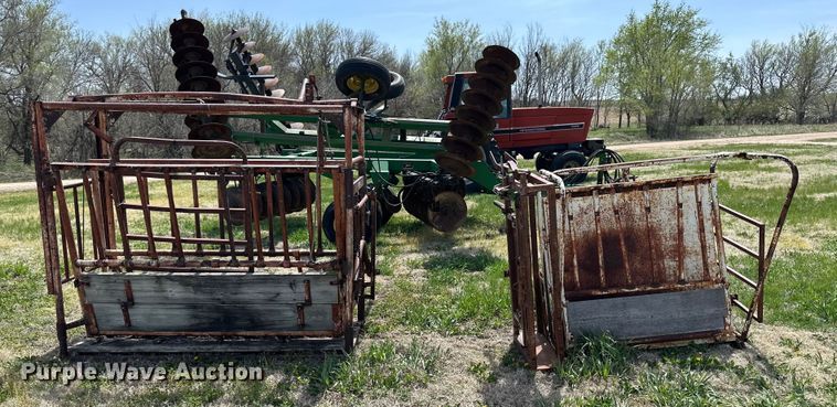 image for item KL9253 (2) Lesco livestock chutes