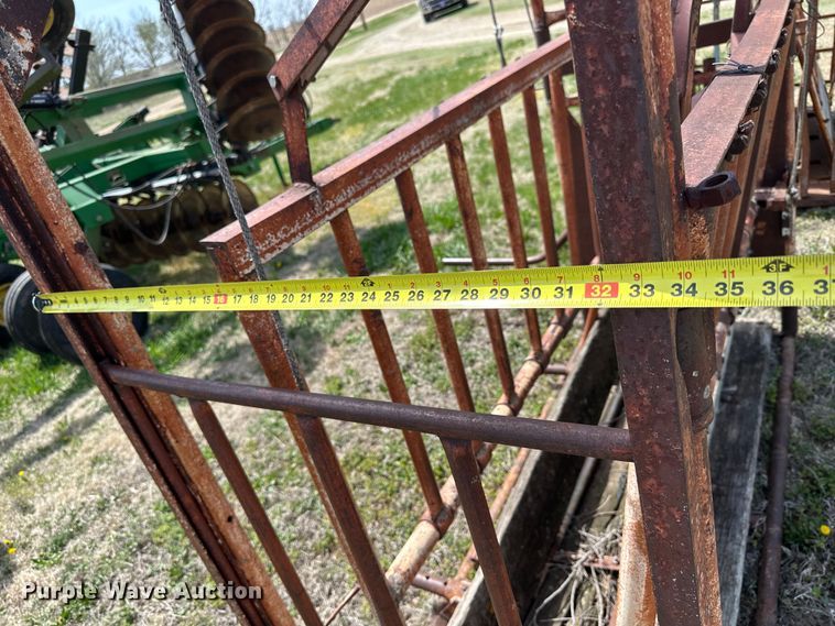 image for item KL9253 (2) Lesco livestock chutes
