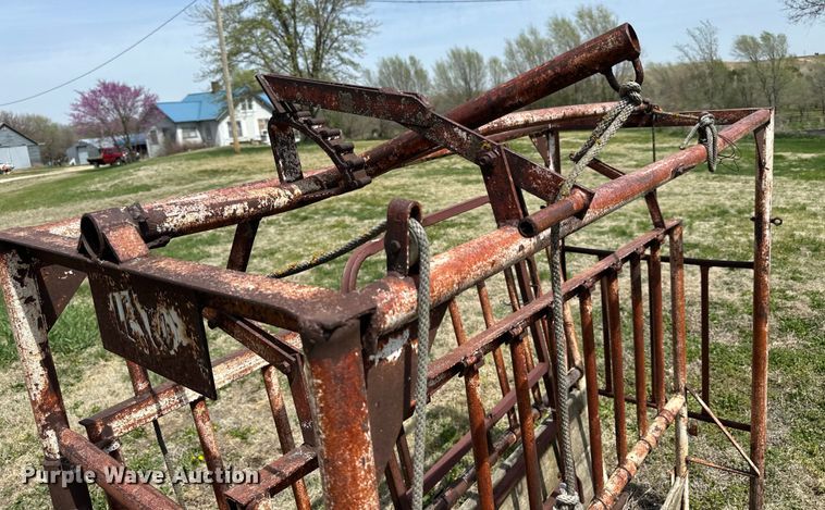 image for item KL9253 (2) Lesco livestock chutes