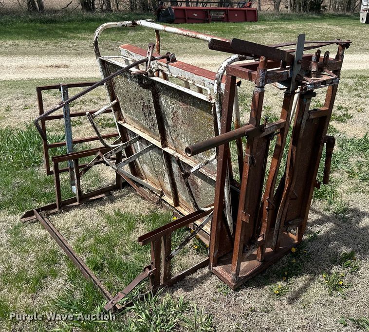 image for item KL9253 (2) Lesco livestock chutes