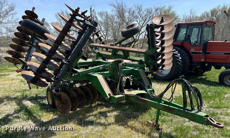 image for item KL9254 John Deere 630  tandem disk
