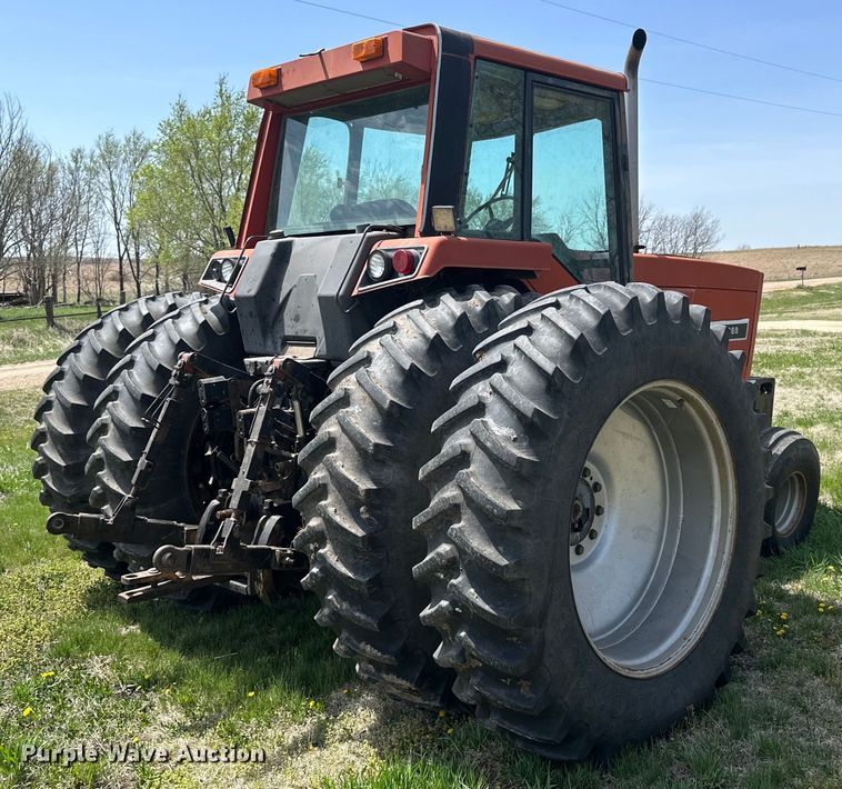 image for item KL9255 1982 International 5288  tractor