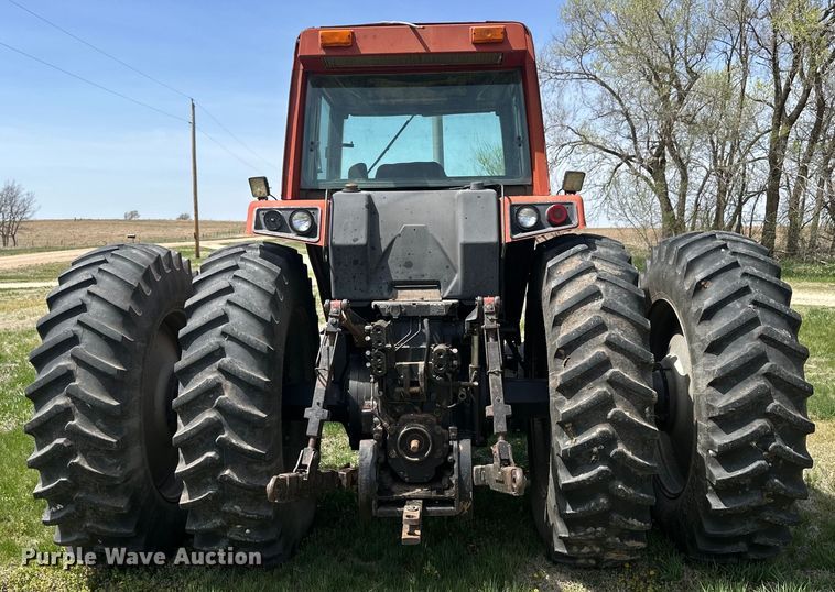 image for item KL9255 1982 International 5288  tractor