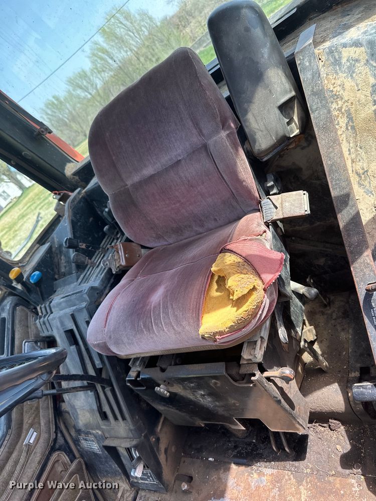 image for item KL9255 1982 International 5288  tractor