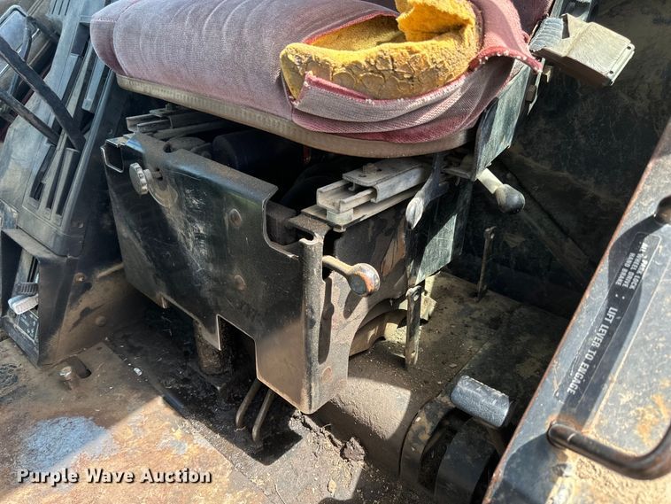 image for item KL9255 1982 International 5288  tractor