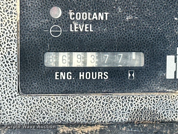 image for item KL9255 1982 International 5288  tractor